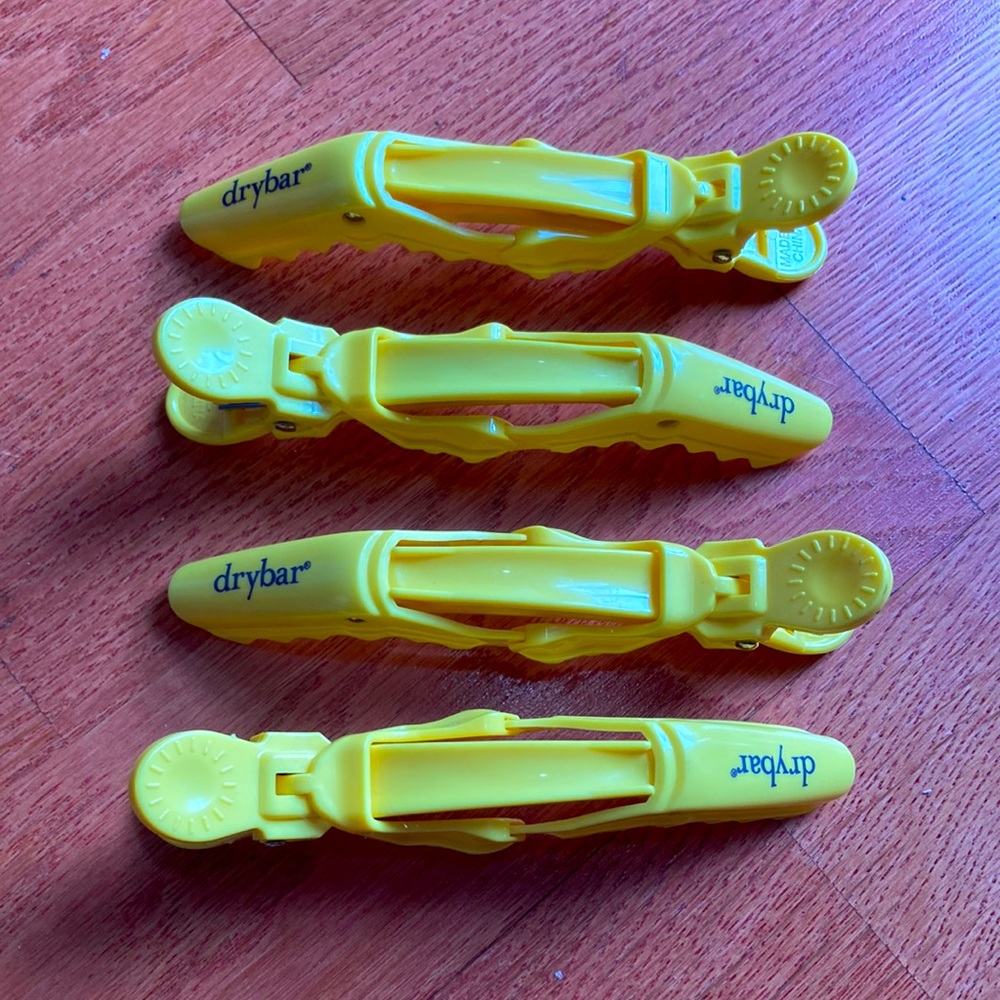 🌸5/$20 Drybar hold me hair clips
